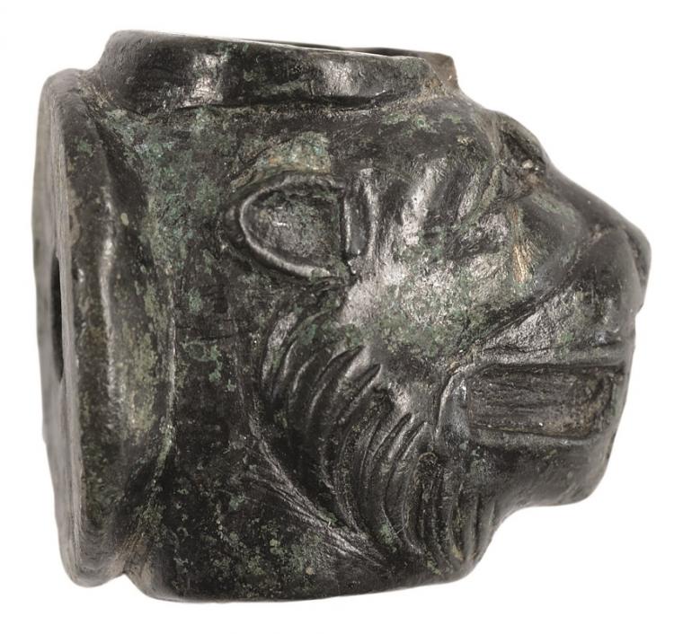Zapfhahn in Form eines Löwenkopfes aus fein gearbeitetem Bronzeguss. Fundort Unterkitzing