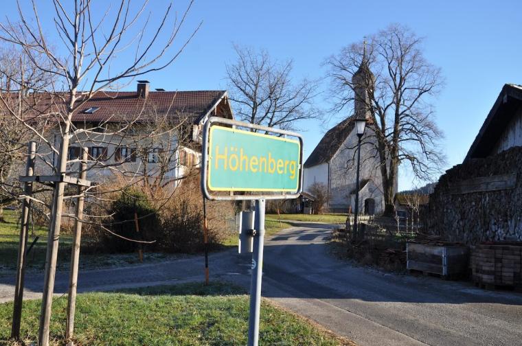 Der Weiler Höhenberg: Höfe und eine Wallfahrtskirche aus dem 15. Jh.