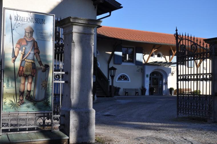Ein kleines Römermuseum im historischen Gebäude, der Schlossökonomie